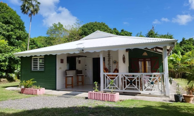 Anse-Bertrand House | LES FLAMBOYANTS LA PETITE MAISON CRÉOLE