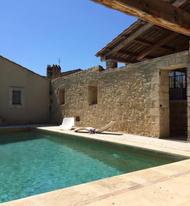 Montaren-et-Saint-Mediers Bed & Breakfast | Les Toiles du 15