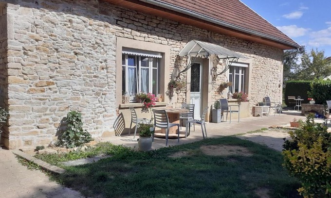 Chaucenne House | LES TROIS CHARMES