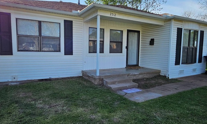 Lawton House | Less than 5 mins from Fort Sill - Sleeps 8