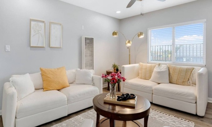 Grant Hill Villa | Leyla| Heated Pool/Spa|Downtown|Freeways|Beaches