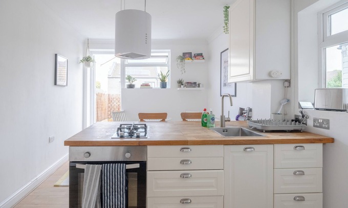 Hoe Street Apartment | Light and Modern 1BD Flat - Walthamstow near Tube!