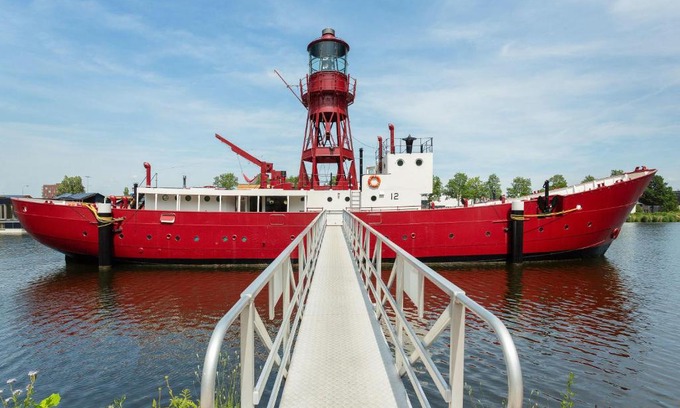 Amsterdam North Boat Rental | Lightship Amsterdam