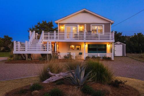 Topsail Beach House | Lil'TipSea on Topsail - Close to the sound and beach!