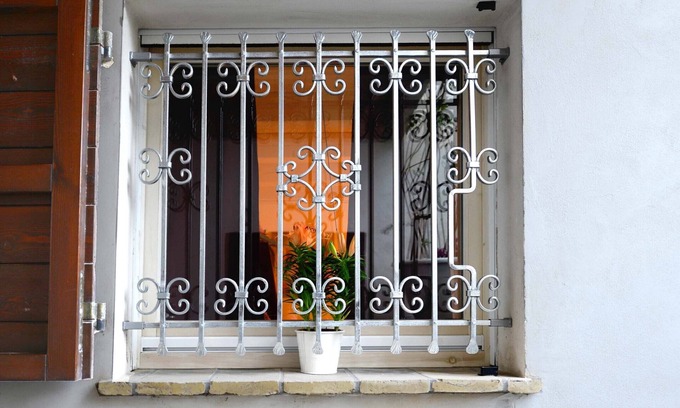 Montesicuro House | Lillac Cottage