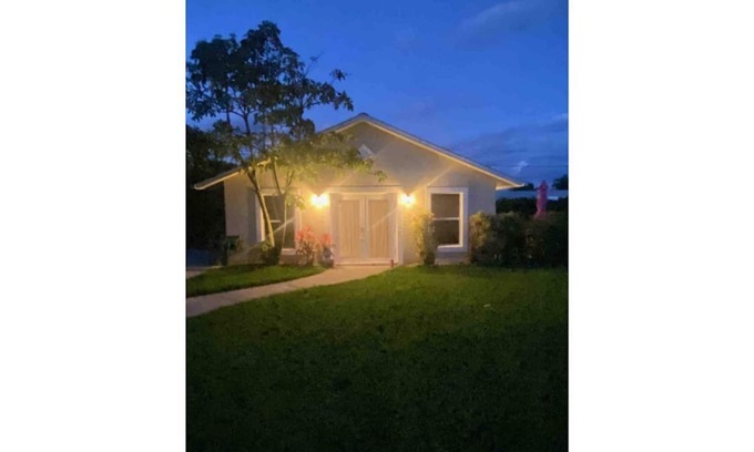 Hobe Sound House | Lilly Pulitzer inspired cottage in the beautiful beach town of Hobe Sound, FL.