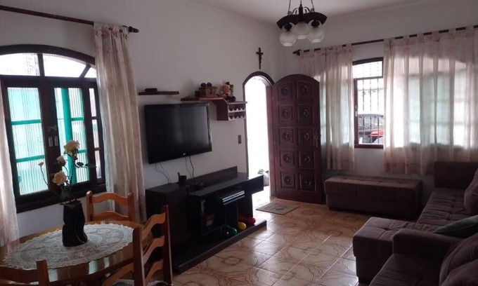 Vila Balnearia House | Linda Casa PG: Comércio, Centro Turístico do Caiçara, 2 QDS da Praia. Confira!