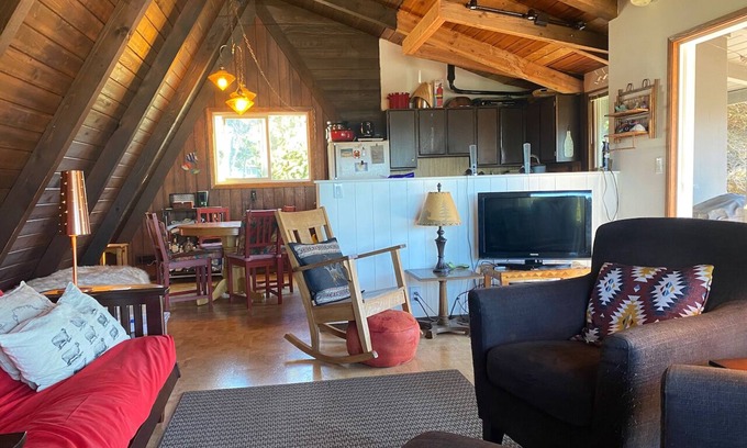 Roads End House | Lincoln City/Road's End Furnished Oregon Coast Cozy Home for Rent