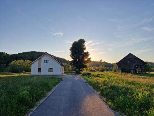 Smarje pri Jelsah Apartment | Linden Retreat Apartments with Sauna