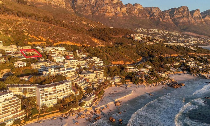 Clifton Apartment | Lisburn On Clifton Beach House - Modern with views