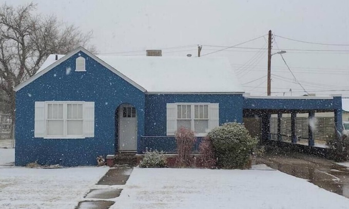 Artesia House | Little Blue House - cozy & walkable to downtown