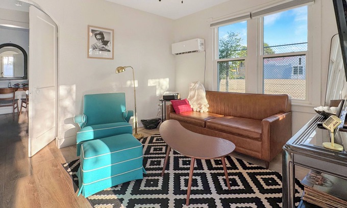 Lubbock House | Little Buddy! 3 blocks to museum