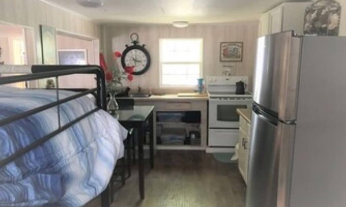 Elmaton Cabin | Little cabin sits on river w/lighted fishing pier