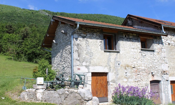 Anglefort House | Little cellar that has nothing to envy the big .