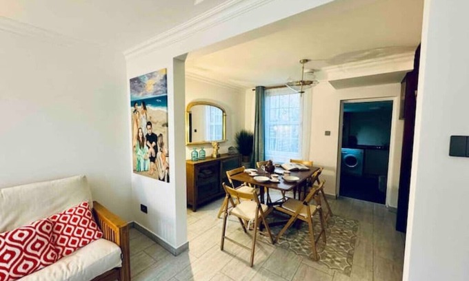 Arbury Apartment | Little Grapefull Cottage