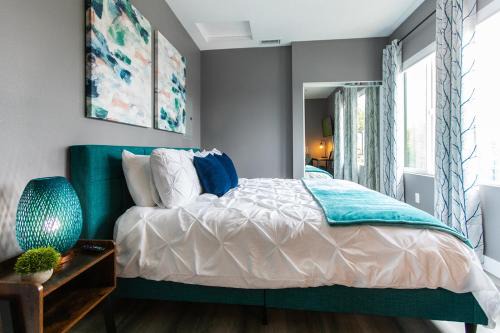 University Heights Apartment | Live Like A Local - Walk To Dining, Shops & Park