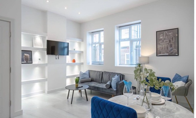 Didcot Apartment | LiveStay - Modern Apartment in Didcot*3