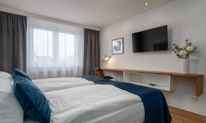 Edesheim Apartment | "Living comfortably" in the apartment at Leinetal* near the lake*Angelsee* fireplace