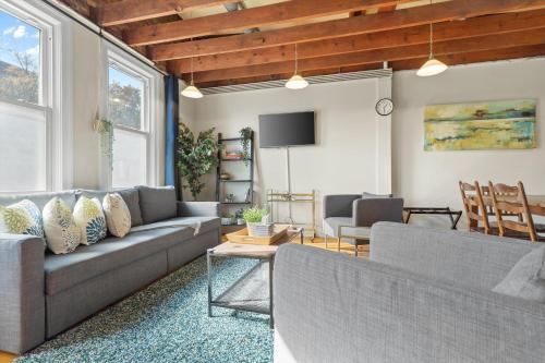 Southeast Bed & Breakfast | Living on The Edge of Capitol Hill