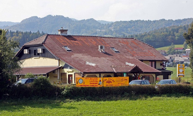 Medvode House | Ljubljana subrbs-Private Quad family room***, free parking, free wlan