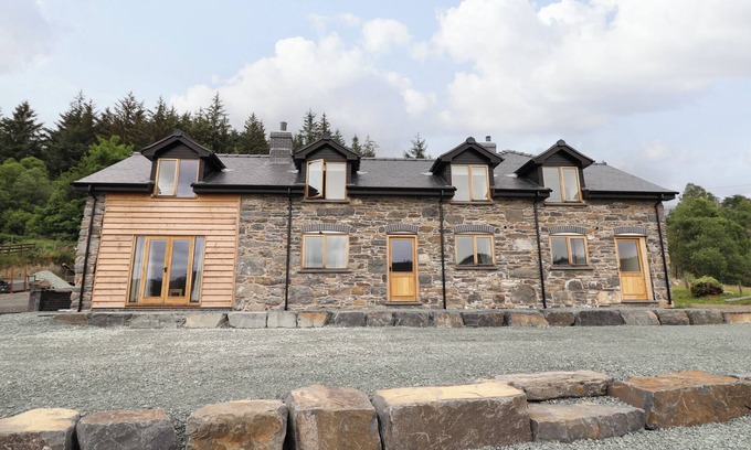 Llanwddyn Cottage | Llety Dewi