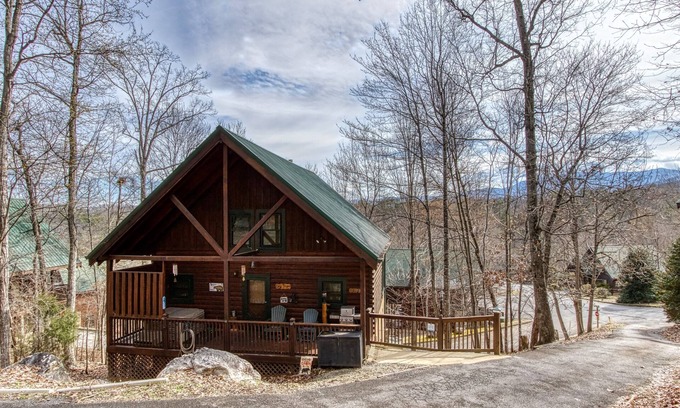Gatlinburg - Pigeon Forge Cabin | Located 1.5 mi. from the Parkway in Pigeon Forge.