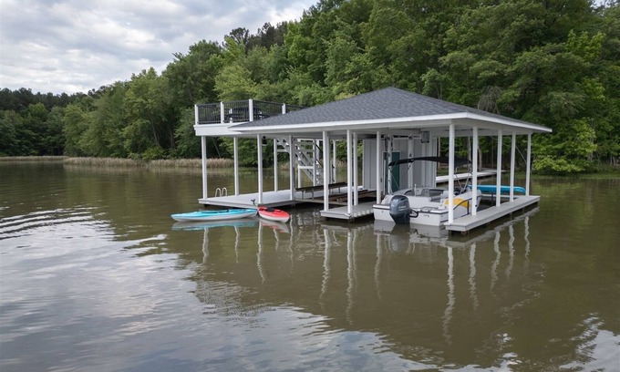 Wise House | Loch Nest on Lake Gaston | Hot Tub Sauna Game Room Boathouse