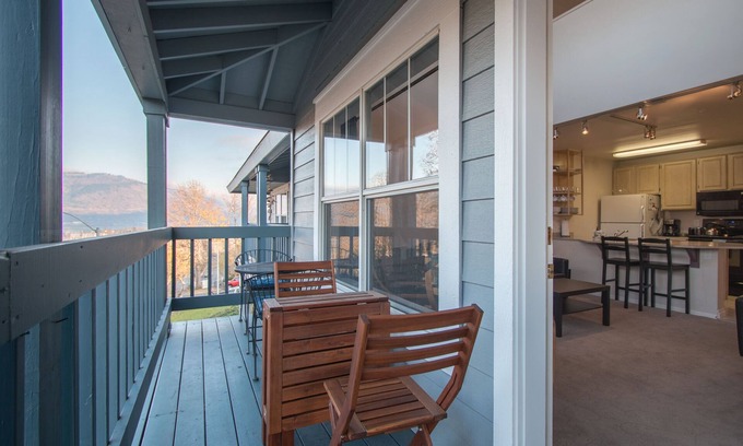 Hood River Condo | Lodge 27 Roomy Condo with Gear Storage Onsite by RedAwning
