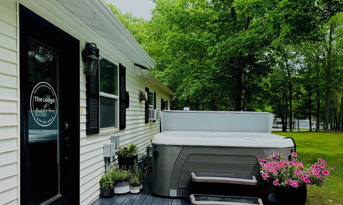 Crivitz Cabin | Lodge with access to Lake Noquebay, UTV/Snowmobile trail access