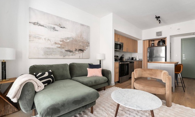 Addicks Apartment | Lodgeur | Stylish 1BR w/balcony | Energy Corridor