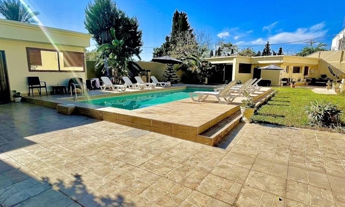 La Fayette Apartment | Lodging with panoramic views on the edge of a lawn garden and swimming pool