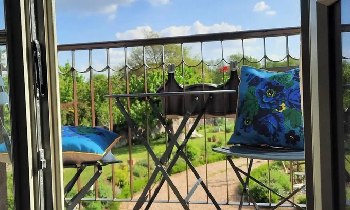 Le Grand-Pressigny Apartment | Loft in heart of thriving Loire Valley village. Walking & cycling from doorstep