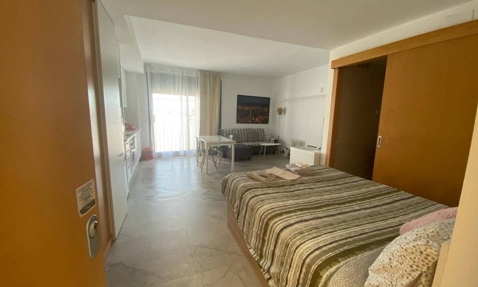 Terrassa Apartment | Loft Moderno en Terrassa, Ideal Parejas. Wifi. PK