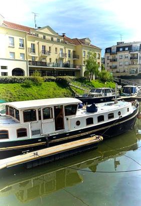 Cergy Boat Rental | LOFT SUR L'EAU AVEC BALNEO