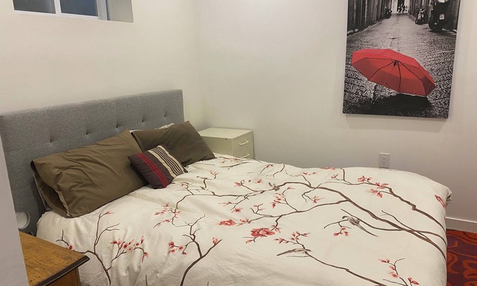 Upper Beaches House | LOFTY BASEMENT APARTMENT BY BEACH