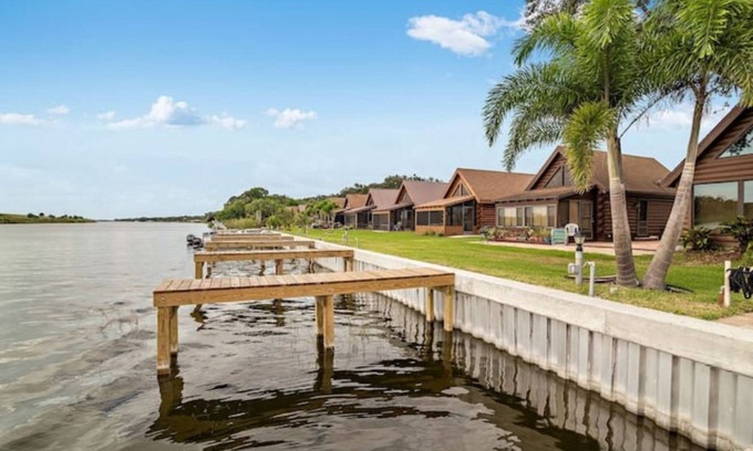 Okeechobee Cabin | Log Cabin Getaway
