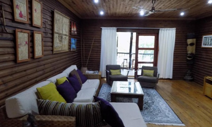 Praia do Bilene House | Log Cabin On And Overlooking a 9km Lagoon