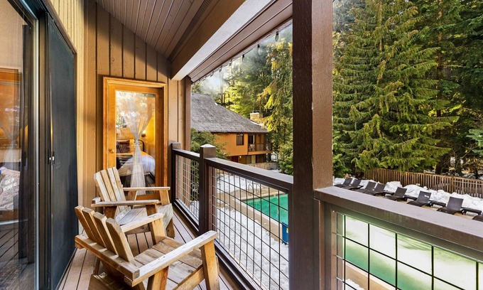 Enumclaw Hotel | LOGE Alta Crystal