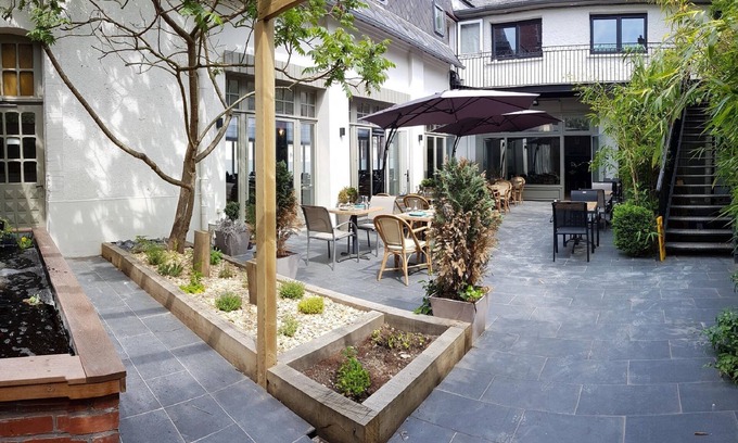 Le Cateau-Cambresis Hotel | Logis Hostellerie Du Marche