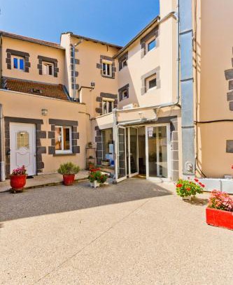 Pontgibaud Hotel | Logis Hotel restaurant de la Poste