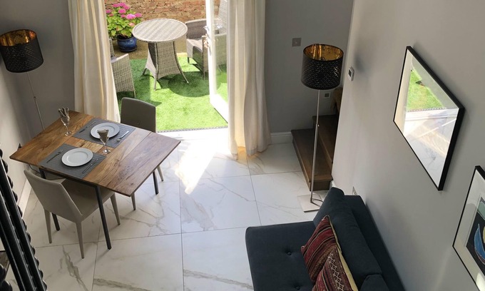 East Putney Apartment | London-Apartment-Sleeps2-PrivateEntrance