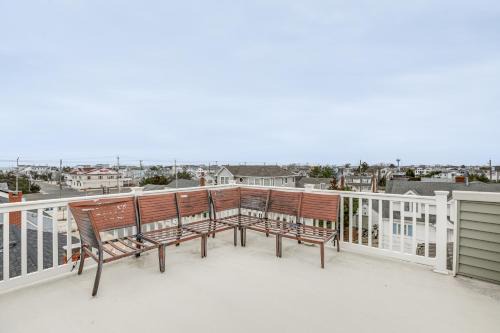 The Dunes House | Long Beach Island Townhome with Rooftop Deck and Grill