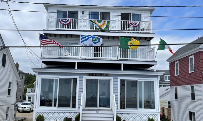 York Beach House | Long Sands Beach Waterfront Rental