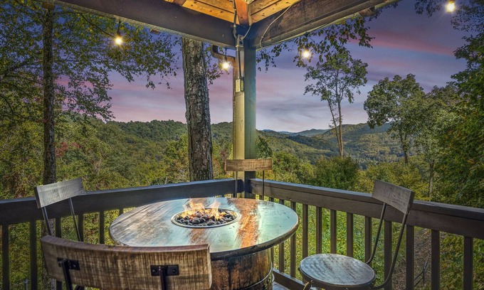 Maggie Valley House | Long- & Short-Range Views/King Beds/Fireplace/Fire Table/Game Room
