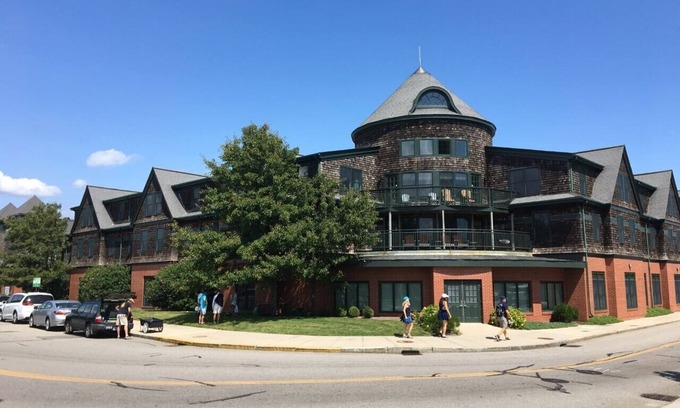 The Point Condo | Long Wharf, Newport Onshore, MORE