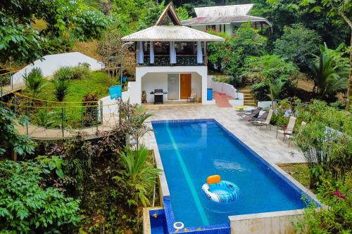 Tres Rios Hotel | Lost Pools Bungalow at Sloth
