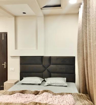 Mohal House | Lotus Inn River View