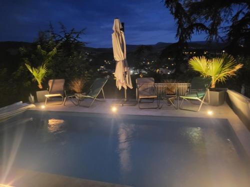 Rive-de-Gier Apartment | Love room le belka