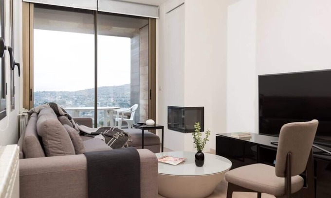 Kfardebian Apartment | Lovely 1BD studio in Redrock