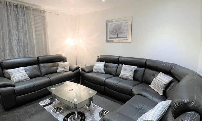 Hurlet Apartment | Lovely 2 Bed Apt close to Silverburn Mall